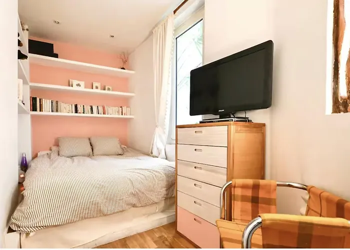 Spacious Apartment In Central Paris