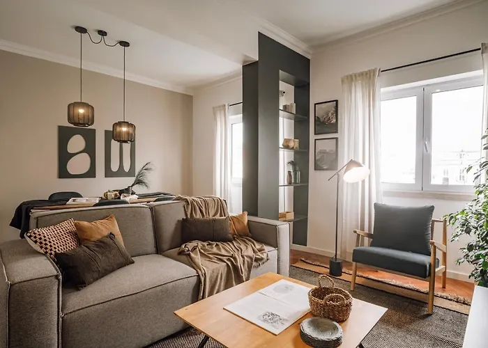 Sabarros - 2 Bedrooms In Alvalade Lissabon
