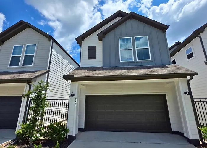 Villa Chic Affordable North Houston Getaway