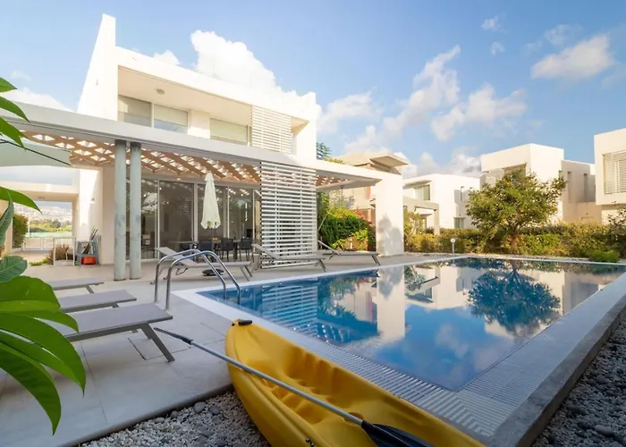 Villa Fantasy - Luxury 4Br Seaview Retreat With Private Pool Peyia