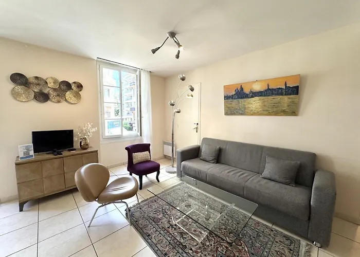 Aparthotel Riviera - Hotel Des Postes 2 - City Center Massena Nizza