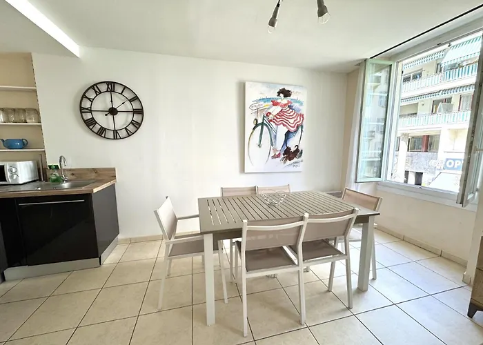 Aparthotel Riviera - Hotel Des Postes 2 - City Center Massena Nizza