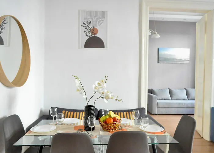 Top Central Rhapsody Residence - 4 Rooms - Steps From Major Attractions Budapest