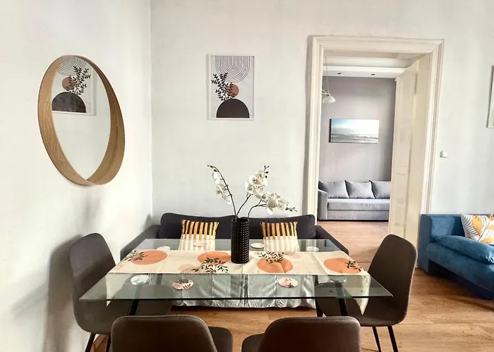 Top Central Rhapsody Residence - 4 Rooms - Steps From Major Attractions Budapest