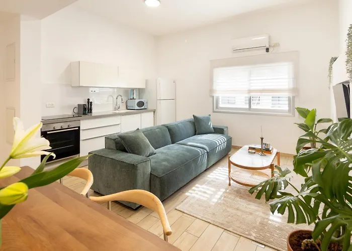 Stylish 3Br Apt W Balcony 5 Min Walk From Beach Tel Aviv-Jaffa