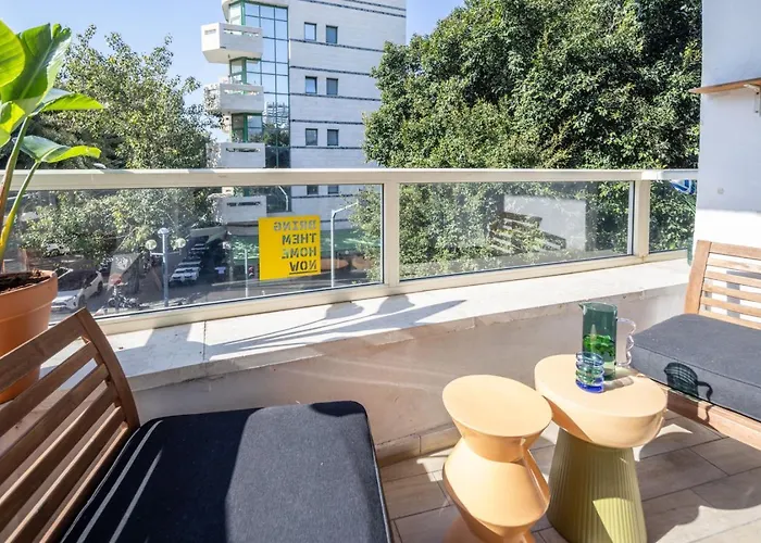 Stylish 3Br Apt W Balcony 5 Min Walk From Beach Tel Aviv-Jaffa