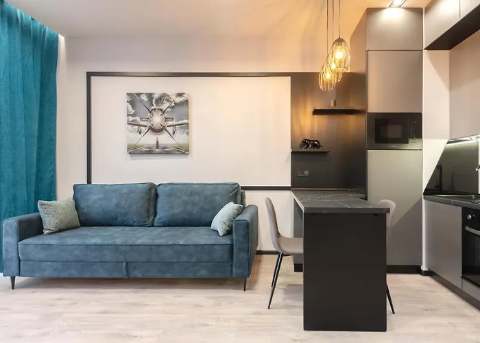 12-131A Yaroslaviv Grad, Bulvarno Kudriavska 17, Kyiv Centre, Golden Gate Metro Nearby, Panoramic City View, 15 Kw Backup Power, Petrovdom Apartment