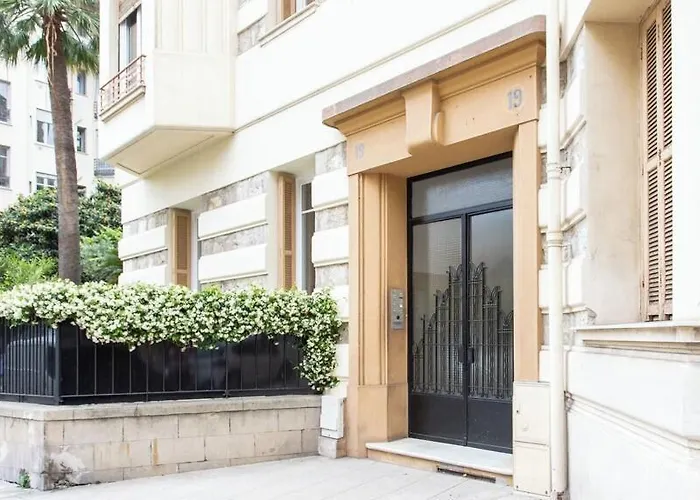 Charmant Appartement Avec Terrasse En Plein Coeur De Nice A Deux Pas De La Mer !