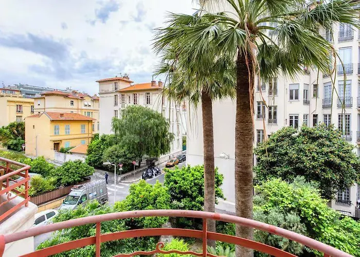 Charmant Appartement Avec Terrasse En Plein Coeur De Nice A Deux Pas De La Mer !