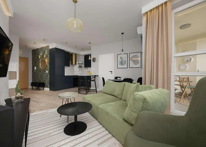 Spacious Apartment With Air Conditioning In The Old Town Of Warsaw By Noclegi Renters