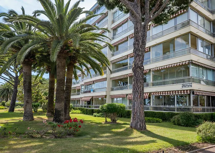 Sea View Studio - Beachfront Living In Cannes, Boulevard Du Midi - Studio Vue Mer, Face A La Plage, Les Pieds Dans L'Eau, Parking
