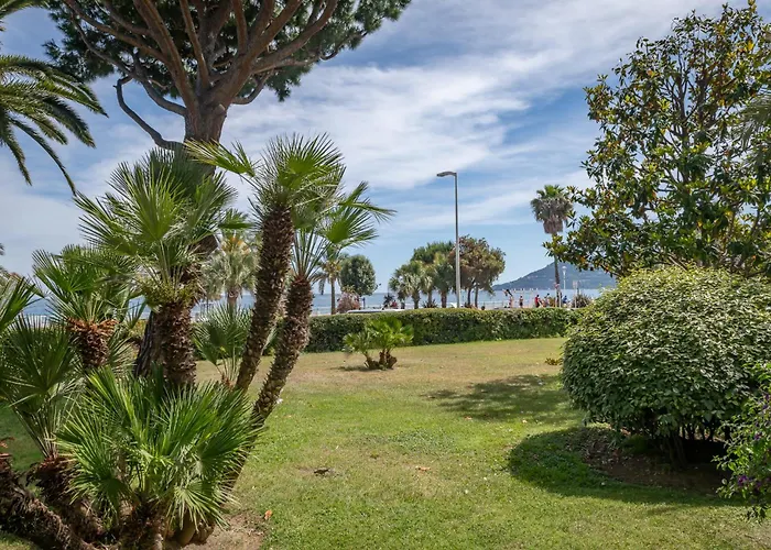 Sea View Studio - Beachfront Living In Cannes, Boulevard Du Midi - Studio Vue Mer, Face A La Plage, Les Pieds Dans L'Eau, Parking