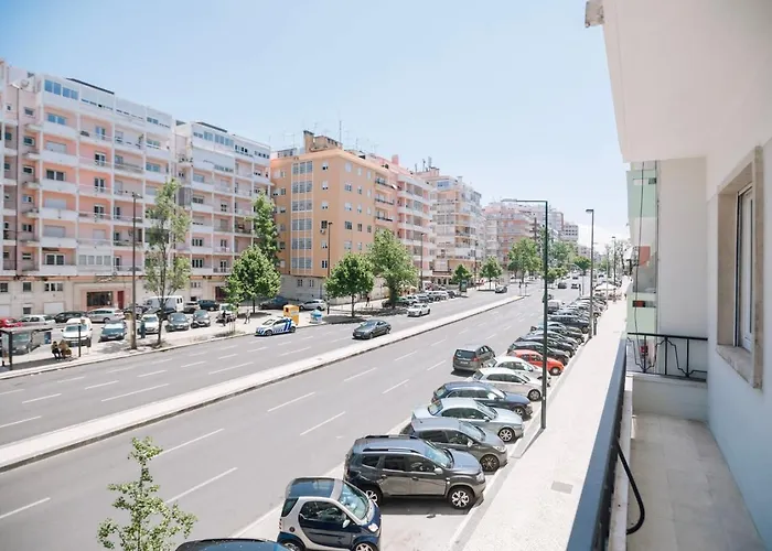 Arne - 3 Bedrooms In Alvalade Lissabon