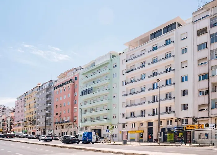 Arne - 3 Bedrooms In Alvalade Lissabon
