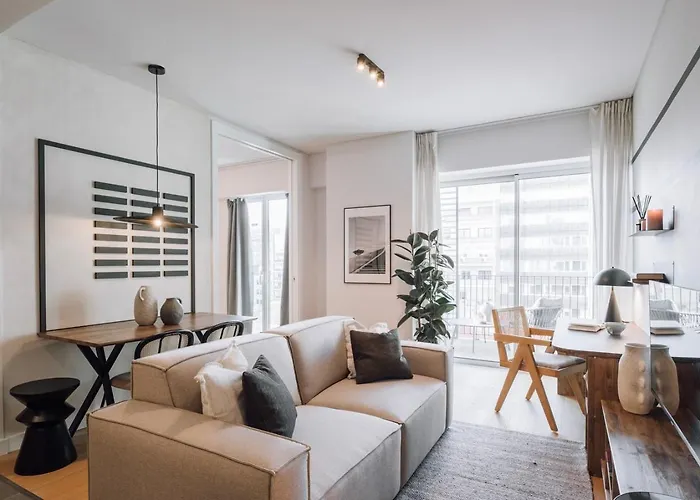 Biel - 2 Bedrooms, Pool And Parking In Arroios Lissabon