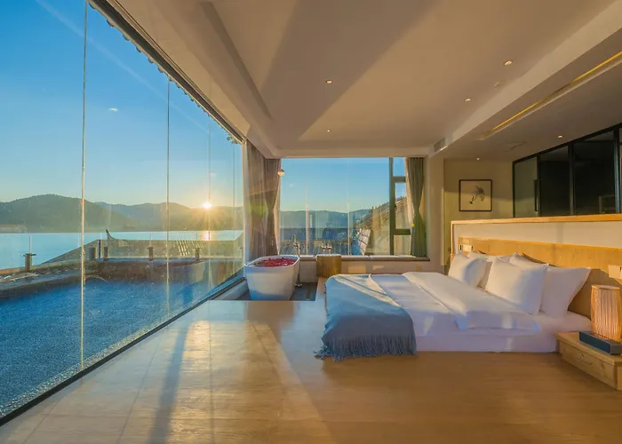 Dali Muhai Island Designer Seaview Manor