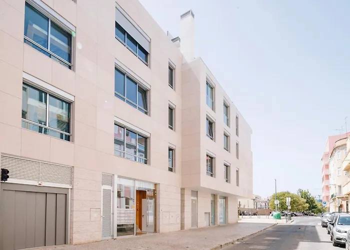Marzano - 2 Bedrooms And Terrace In Alvalade Lissabon