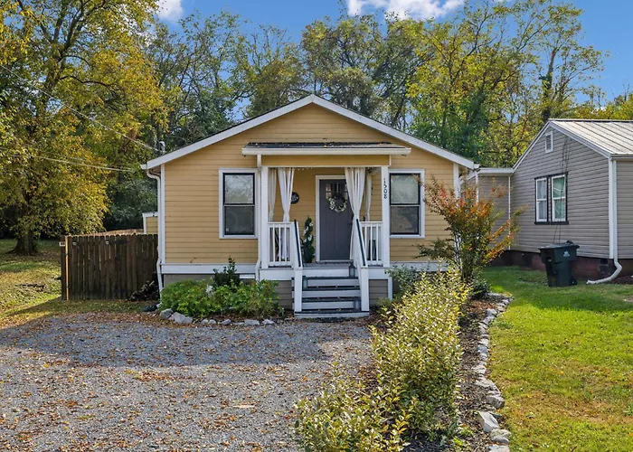 East Nashville Sweetie Near To Downtown 2 Bed 2 Bath With Fenced Yard 30 Or More Days By Skyrun Nashville