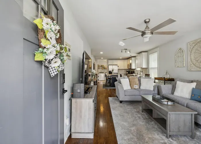 East Nashville Sweetie Near To Downtown 2 Bed 2 Bath With Fenced Yard 30 Or More Days By Skyrun Nashville