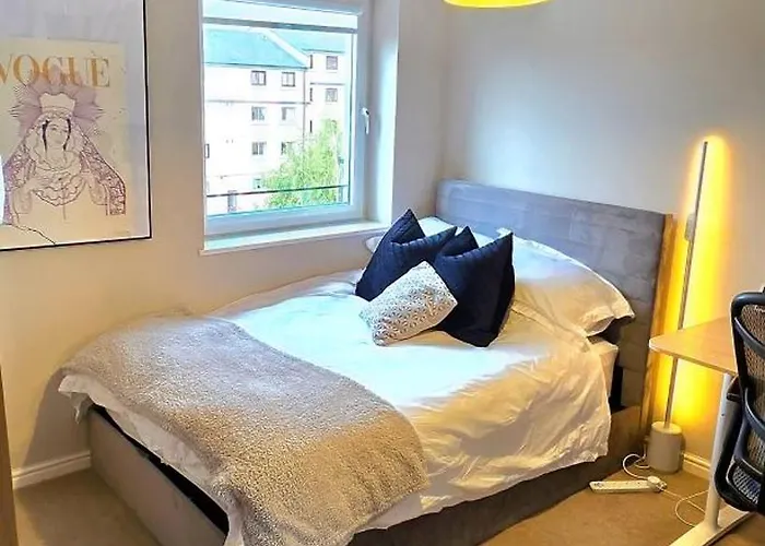 Modern Room In A Shared Flat Near Haymarket Edinburgh
