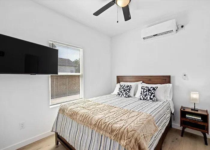 Villa Flat Nr Heights Downtown Games Wifi Tv Pets Houston