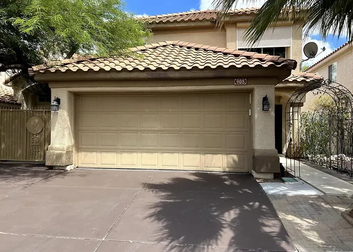 Big 4 Bedroom Property With A Pool Las Vegas