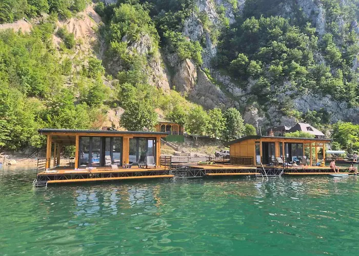 Villas Mlecika And Zvoncic- Jezero Lake Perucac