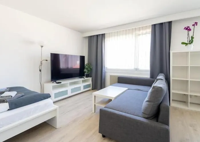 Charming Long-Term Belvedere Apartment Wien