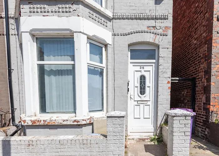 Contractors House With Parking City Area, Sleeps 8 Liverpool