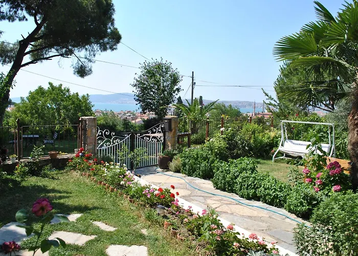 Guenebakan Taliani Otel Ayvalı