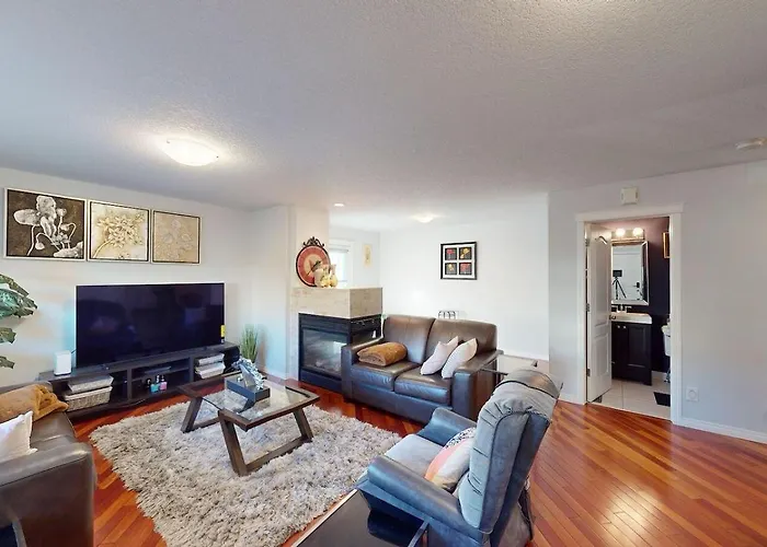 Cozy Comfy And Relaxing Home At Cougaridge Sw YYC