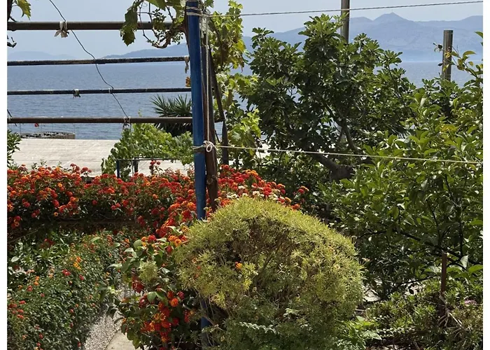 Beachside Golden Stay Sarandë