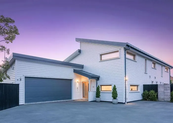 City Fringe Luxury With Pool And Spa Christchurch