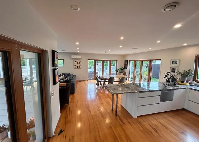 City Fringe Luxury With Pool And Spa Christchurch