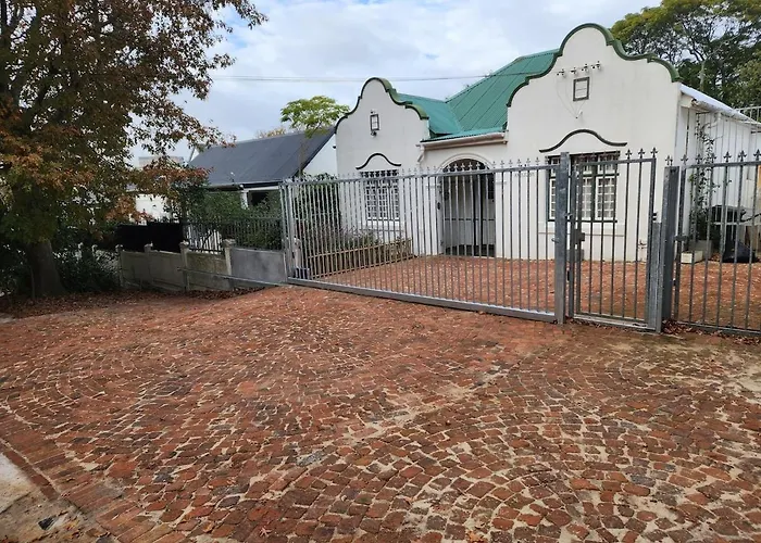 Newlands, Historic Character Home, Solar Installed Kapstadt