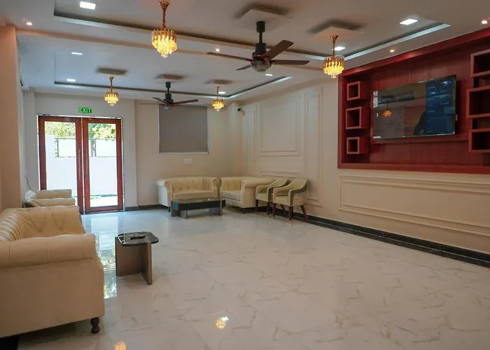 Hotel Relax Suites FNG Expresway 63 Noida