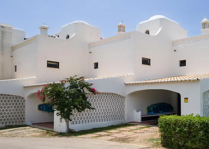 Clifftop Vila Verde - 4BR, Beachside, Pool, AC Porches 
