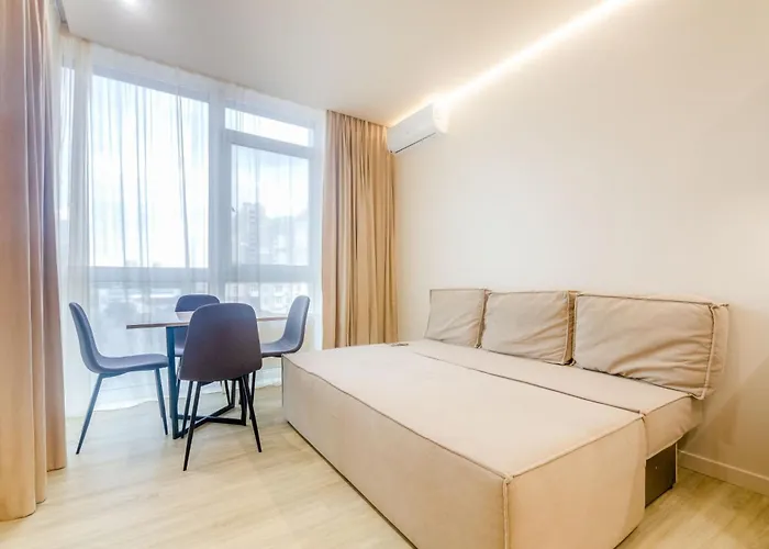 6-38 French Quarter 2, Predslavynska 42A, Kyiv Centre, Fantastic City View, 15 Kw Backup Power, Petrovdom Apartment