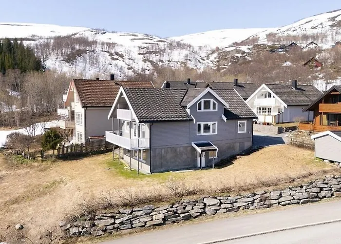 Stor Leilighet Naer Flyplass, Buss Og Natur Tromsø