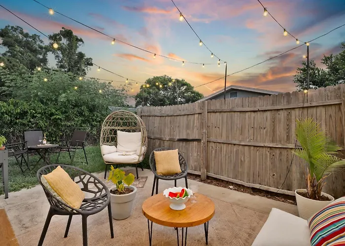 Cozy Home W Kitchen & Workspace Orlando