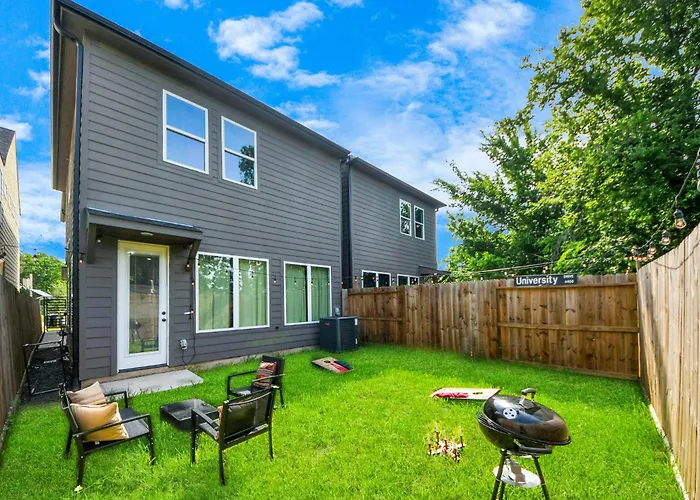 Villa Stylish & Cozy Mins To Downtown With Backyard Houston