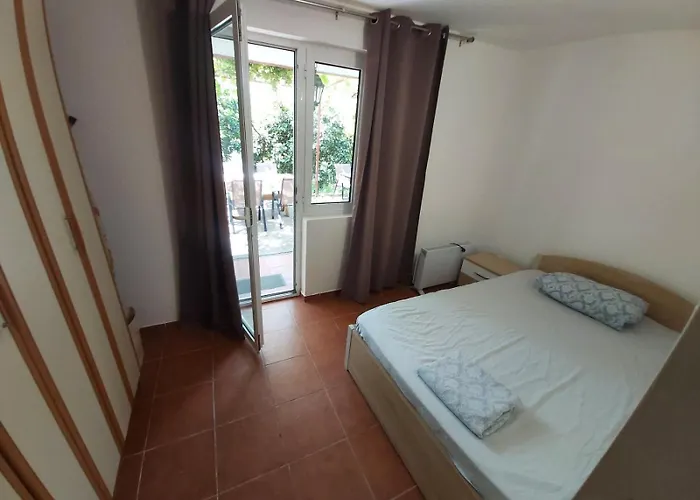 Two Bedrooms Apartment With Garden View Budva