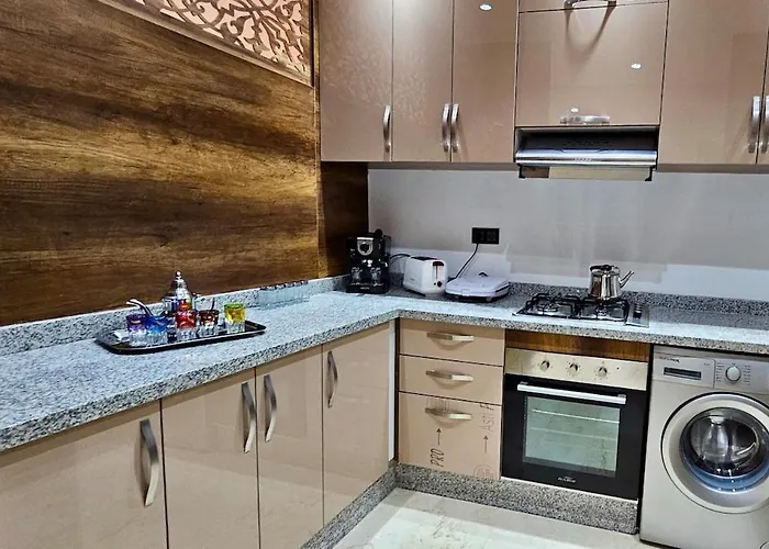 Ferienwohnung Elegant & Chic Retreat, Pool, Prime Location Marrakesch