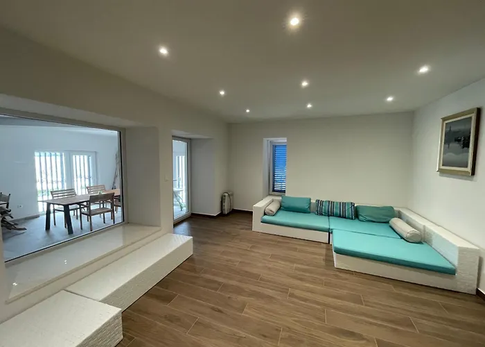 BEACHFRONT VILLA Murter