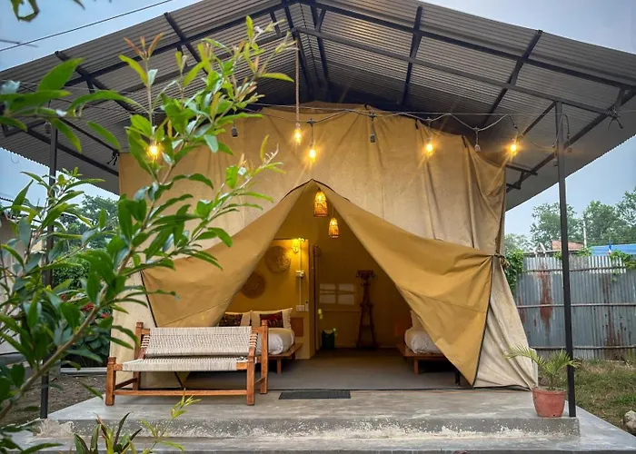 Hotel Glampin By Tharu Garden Sauraha