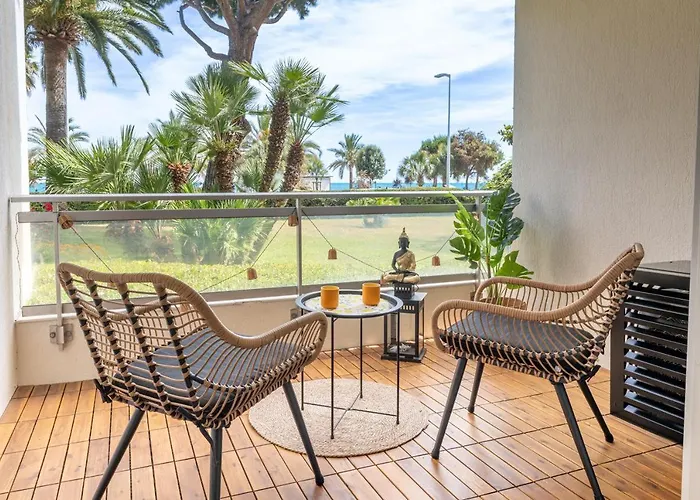 Sea View Studio - Beachfront Living In Cannes, Boulevard Du Midi - Studio Vue Mer, Face A La Plage, Les Pieds Dans L'Eau, Parking