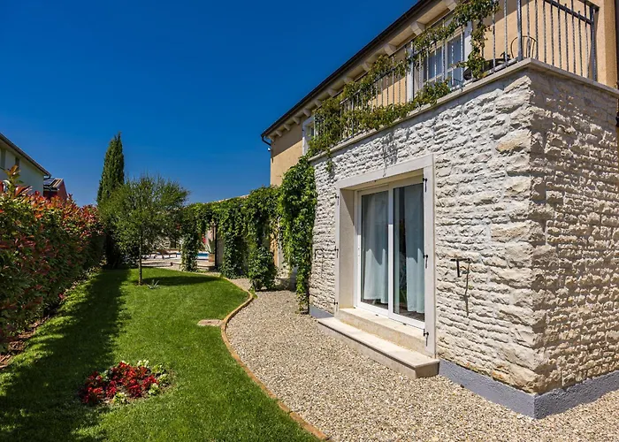 Villa Luka In Fazana With Pool & Playground Only 600 Meter From The Beach