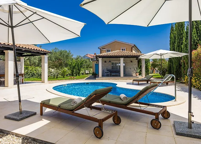 Villa Luka In Fazana With Pool & Playground Only 600 Meter From The Beach