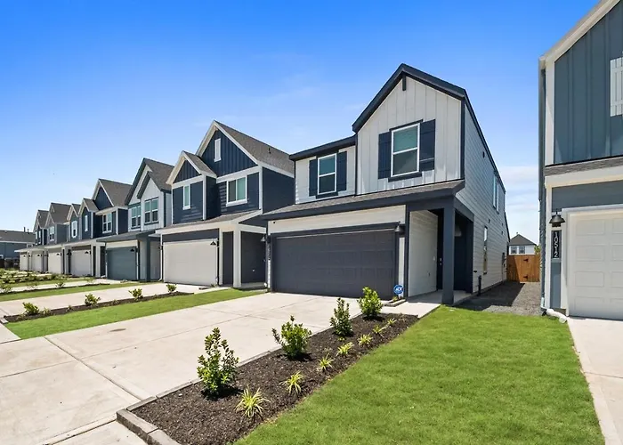 Stunning Luxury 3 Bedroom Home Houston