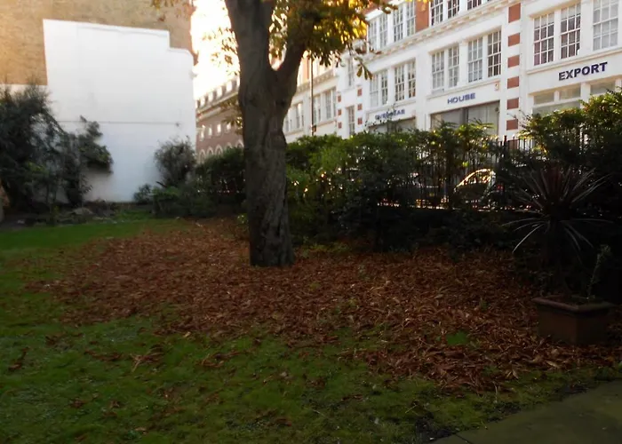 Zone 1 - Spacious 1 Bed Flat Sleeps 4 London